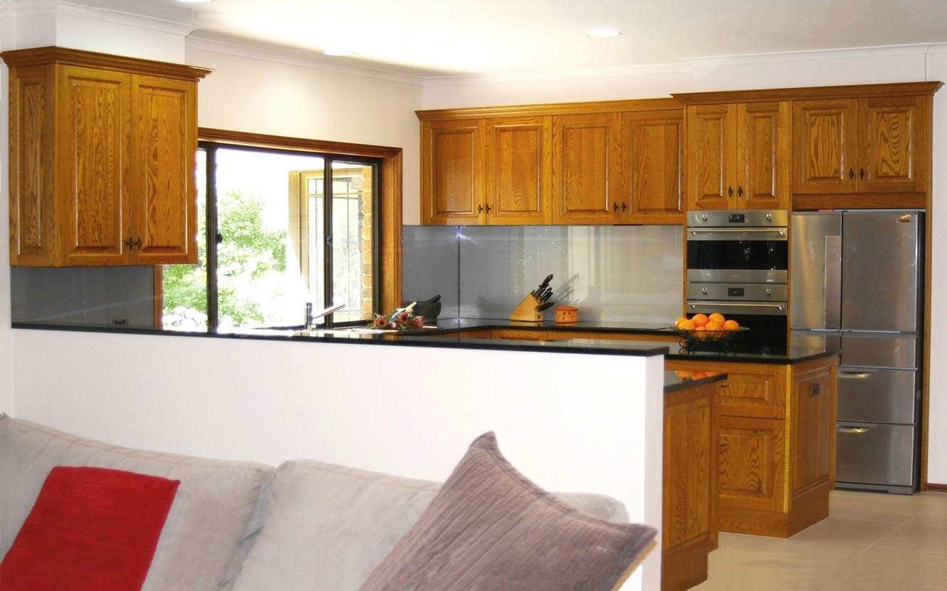 American Oak Timber Kitchen with Black Galaxy Granite, at Willunga, Onkaparinga, by Adelaide’s Compass Kitchens